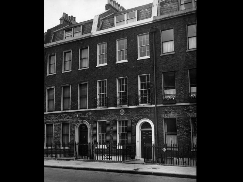 11th April 1950:  The preserved home of English novelist Charles Dickens (1812 - 1870)  at 48 Doughty Street, Bloomsbury, London.  (Photo by Topical Press Agency/Getty Images)