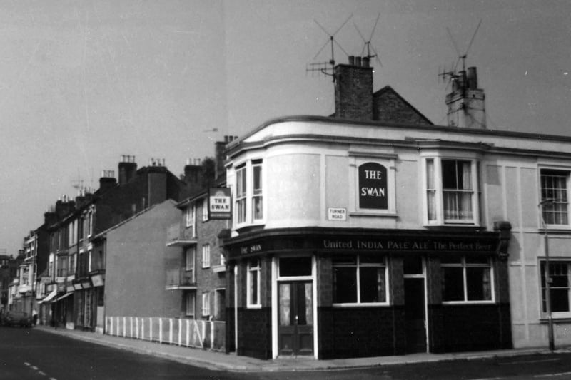 The swan pub in Lake Road on the corner of Turner Road. Undated