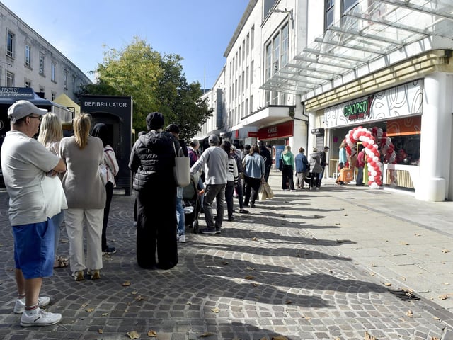 The queues this morning Picture: Sarah Standing (170924-1532)