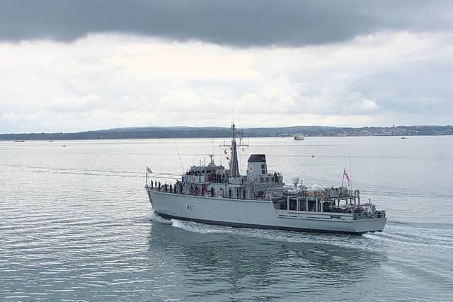 HMS Chiddingfold leaves Portsmouth