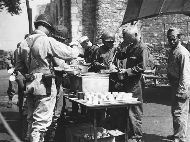 US troops being fed