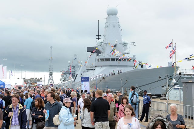 Navy Days 2010 at the Portsmouth Naval Base. Pictured HMS Dauntless and the crowds 31st July 2010. Picture: Paul Jacobs 102433-22