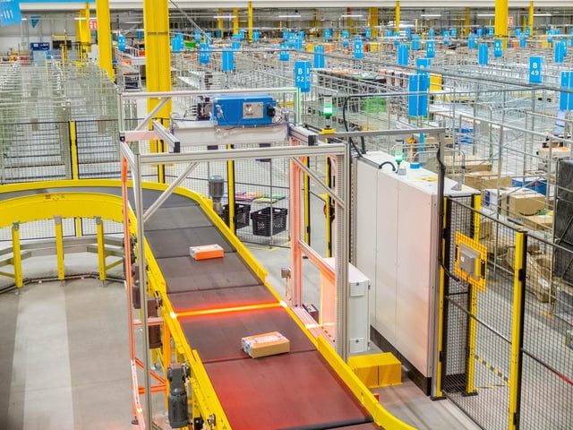 The conveyor belt scans items for categorisation