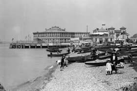 circa 1900:  Holidaymakers and boats on the beach at Southsea, Portsmouth.  (Photo by Edgar Ward/General Photographic Agency/Getty Images)