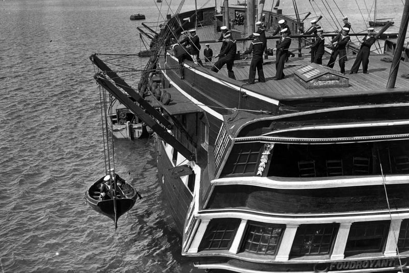 20th August 1936:  Sea Cadets receiving instruction in boat drill on board the training ship 'Foudroyant' in Portsmouth harbour.  (Photo by E. Dean/Topical Press Agency/Getty Images)