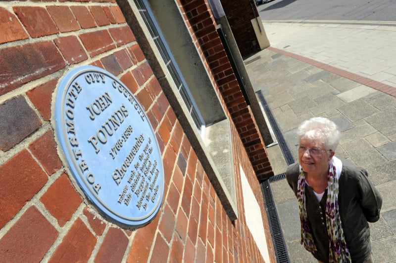 A plaque to celebrate the shoemaker John Pounds has been installed in the High Street, Old Portsmouth to celebrate the man who inspired the creation of charitable schools dedicated to the free education of destitute children in 19th century Britain.
Pictured: Daughter of the Reverend John Sturges, Barbara McLeod at the John Pounds plaque in Old Portsmouth.