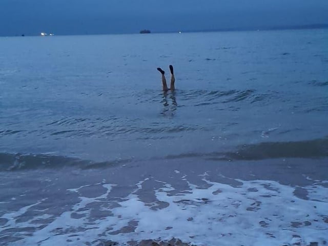 Cold water hand stand