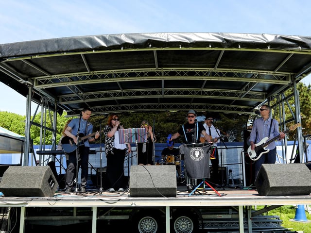 International Jet Set perform to the crowds at Castle Field. Picture: Chris Moorhouse (250524-39)