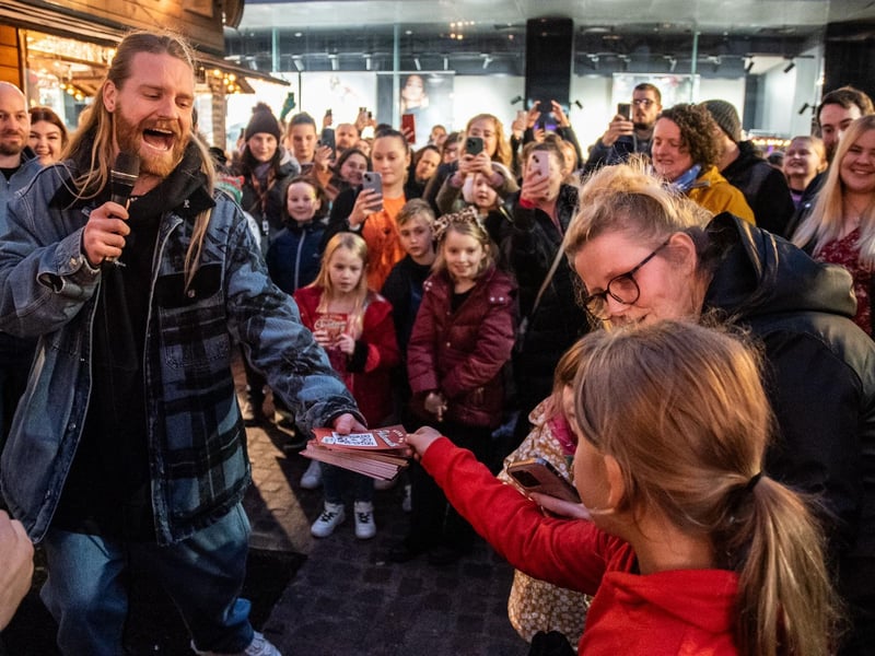 Sam Ryder sung his new single, You're Christmas to me, while handing out leaflets in Commercial Road, Portsmouth as he looks to get the Christmas number one spot.