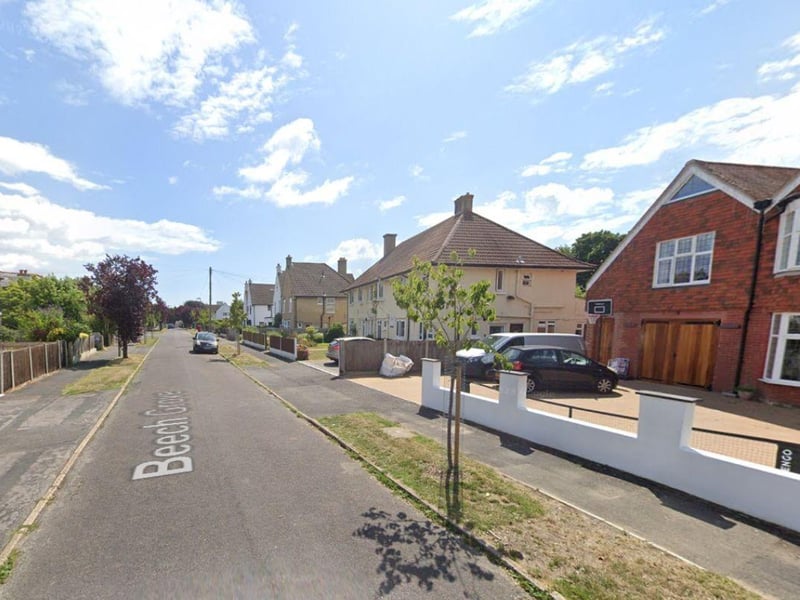 The average property price in PO12 2EJ Beech Grove, Gosport is £686,666.