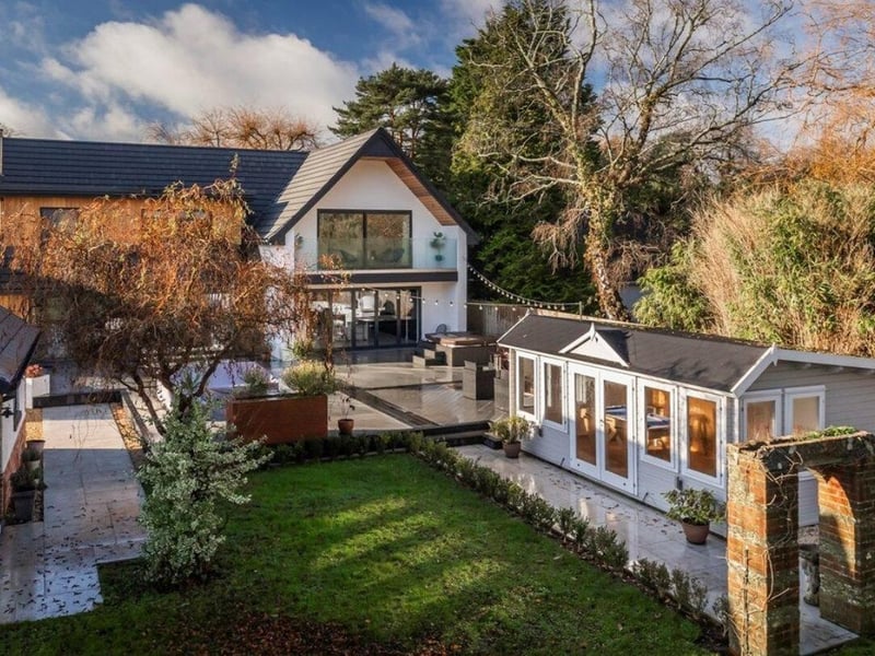 The listing says: "Upon entering the property, you are instantly impressed by the spacious, light and bright reception hallway which has an open line of sight through the house and out of the bifold doors to the rear garden."