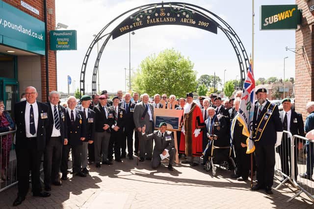 Derek Kimber, the Mayor of Fareham, Mike Ford and other Falkland veterans. Picture: Keith Woodland (140521-491)