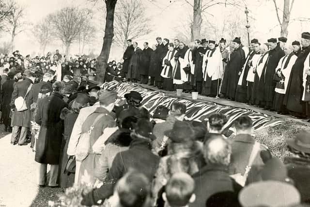 The mass funeral at Kingston Cemetery, Portsmouth, for those who died during the air raid on the night of January 10/11, 1941.