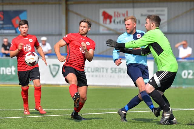 Locks on the attack against Bush Hill at Westleigh Park. Picture: Martyn White.