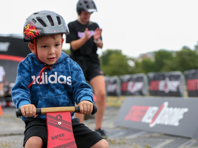 Young lad has a go.
Picture: Chris Moorhouse (jpns 080723-27)