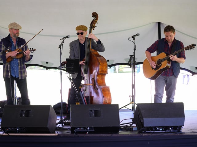 Pictured is: Supper Strings Picture: Keith Woodland (140921-100)