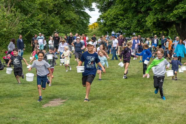 And they're off! Exciting start to the crabbing competition held at Portchester Castle. Picture: Mike Cooter (280522)