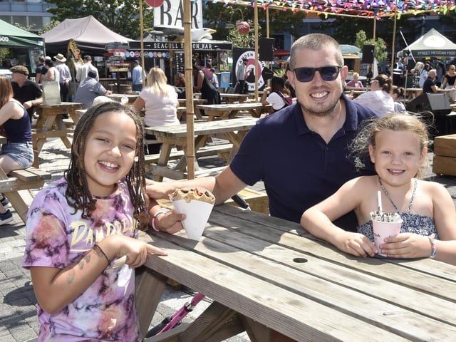 Joe Thomas with (left) Amelia (8) and Sophia (6), all from Southsea.  Picture: Sarah Standing (010825-7934)