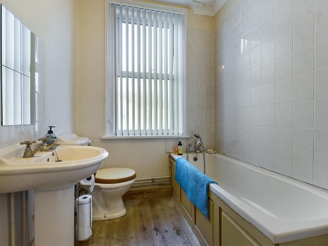 The bathroom suite has ample storage space and an in-bath shower.
Chichester Road, Portsmouth. Two bedroom first floor flat. Leasehold £179,995.