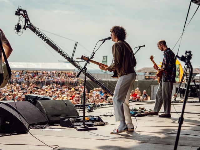 Victorious Festival got off to a brilliant start with a range of wonderful performances from the likes of Fatboy Slim, Louis Tomlinson, Jess Glynne, Snow Patrol and Maximo Park.Pictured: Razorlight Picture: Victorious Festival/Strong Island/Tom Langford