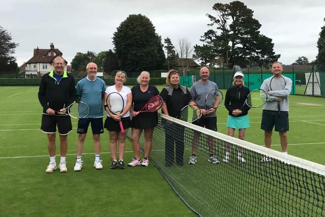 Avenue and Carlton Green players, from left: Mark Fullstone, Graham Cotterill, Caron Howe, Dawn Wears, Cheryl Goater, Chris Weatherill, Gwen
Isaacs and Gary Colmer