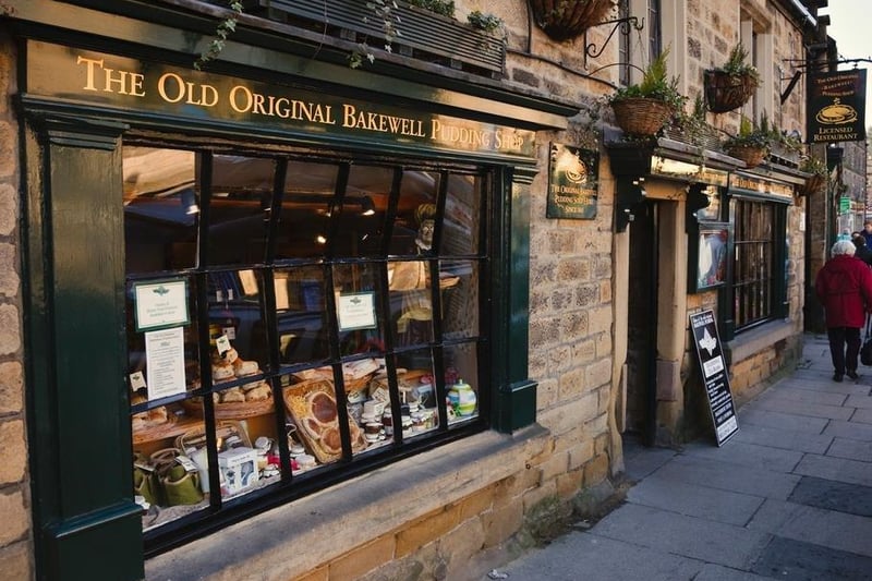 This quaint shop sells the famous pudding made to the original secret recipe from the mid 1800s when a cook mixed up the instructions for a strawberry tart.  The counter serves handmade produce from the award-winning Bakewell Bakery and is a stockist of Derbyshire Oatcakes made at Owlgreave Farm, Combs, High Peak.