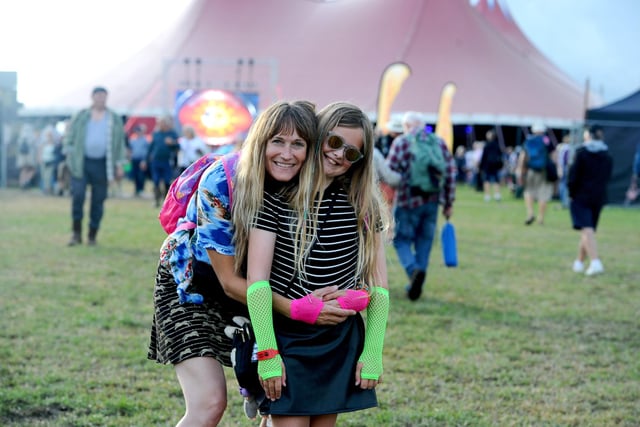Natalie and Maddie Fisk (9), from Southampton, enjoying Wickham Festival 2025. Picture: Sarah Standing (310725-1224)