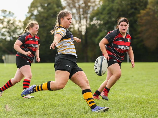 Portsmouth (yellow/gold/black) v Cullompton. Picture by Nathan Lipsham