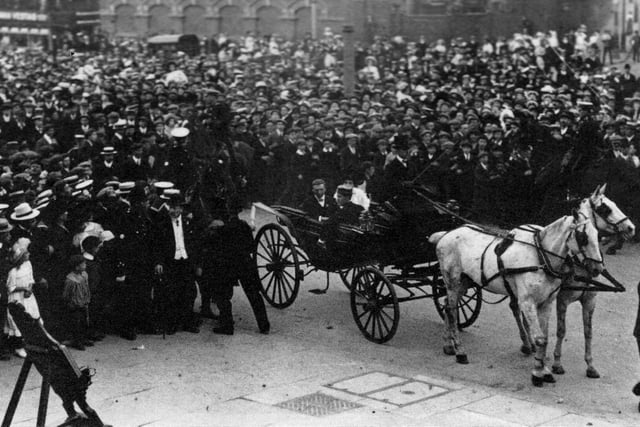 More than 60,000 people welcomed double Olympic gold medal winner Clarrie Kingsbury back to Portsmouth after his triumph at London 1908.
Clarence Brickwood Kingsbury was a British track cyclist who competed in the 1908 Summer Olympics. He belonged to the Paddington and North End cycling clubs