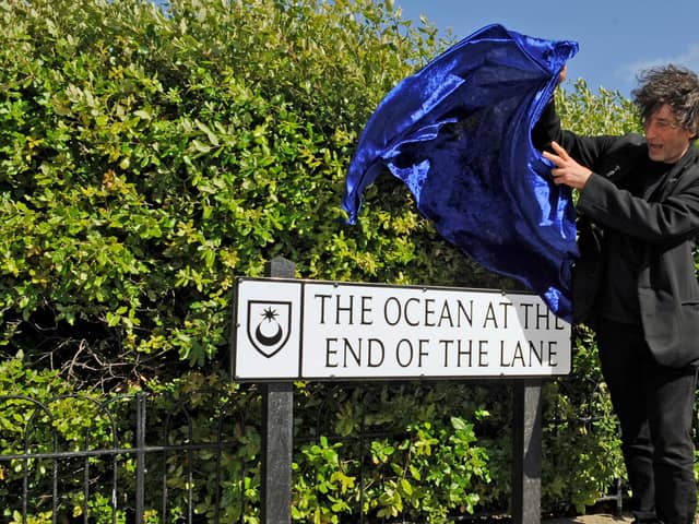 Neil Gaiman opens The Ocean at the End of the Lane on Southsea seafront in 2013 Picture: Malcolm Wells (132290-7653)