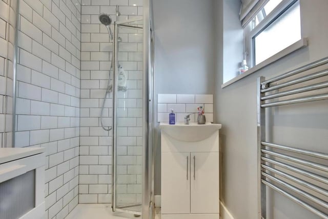 It is situated near public transport links including train stations such as Hilsea and it is close to the M275 making it perfect for someone that commutes regularly.