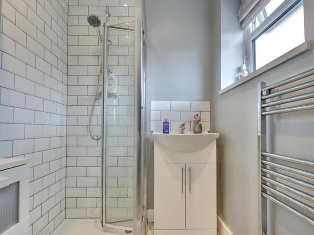 It is situated near public transport links including train stations such as Hilsea and it is close to the M275 making it perfect for someone that commutes regularly.