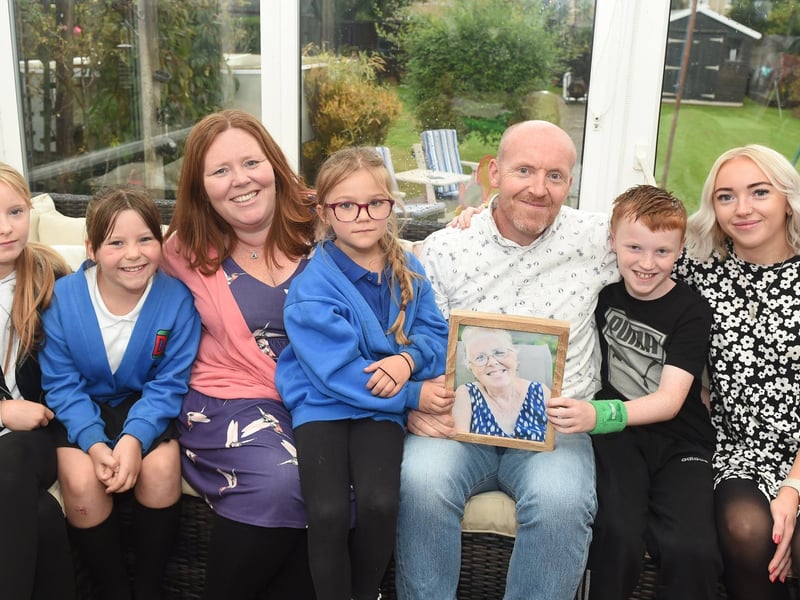 Kieran Lane from Leigh Park and some of his family ran the Great South Run on Sunday, October 16 2022 in memory of his mum Frances Lane who died in February 2022 from cancer.
Pictured is: (l-r) Lexie Lane (12), Aila Thomas (9), Fiona Davey (45), Willow Thomas (7), Kieran Lane (47), Keelan Lane (10) and Chloe Lane (23).
Picture: Sarah Standing