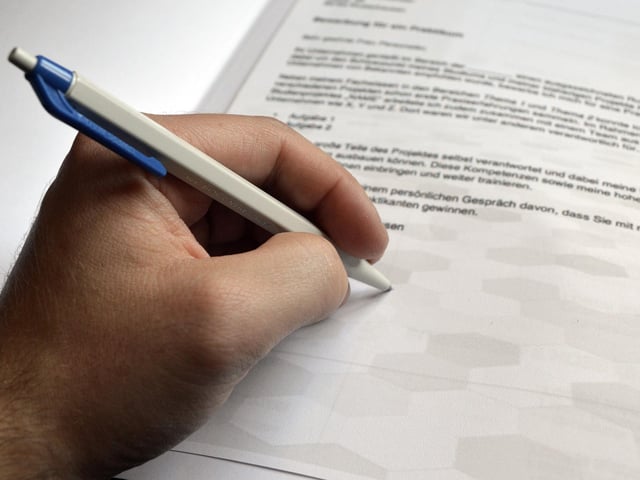 Caggy, or caghanded is an old term for left-handed.