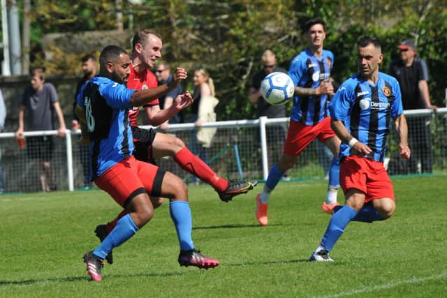 Locks (red) v Sway. Picture by Ian Grainger.