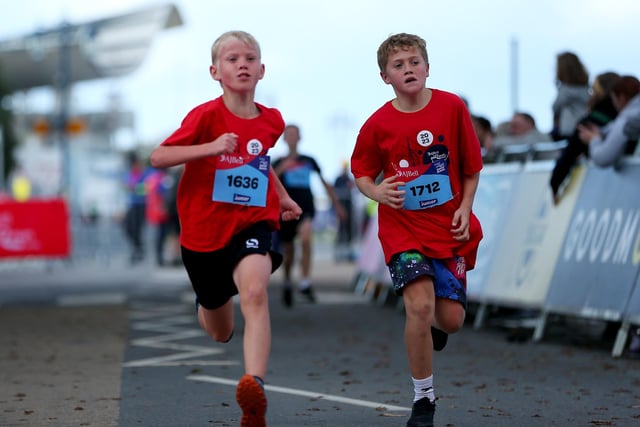 Junior boys race. Great South Run events 2023, Saturday 
Picture: Chris Moorhouse (jpns 141023-187)