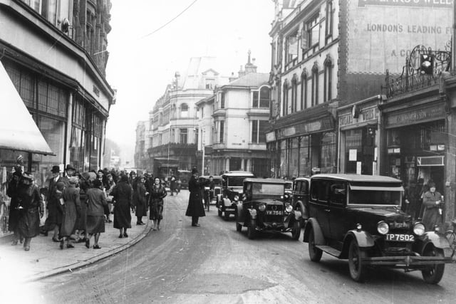 Palmerston Road in the 1930's. The News PP981