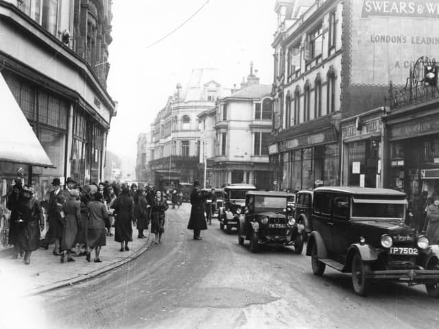 Palmerston Road in the 1930's. The News PP981