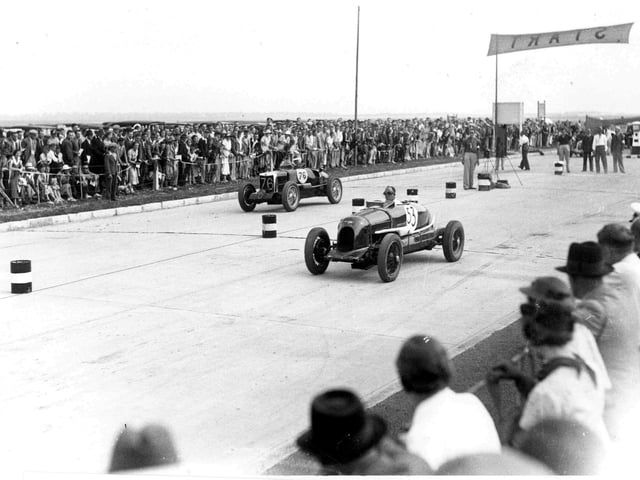 When the Eastern Road was first constructed in the 1930's speed trials were held there organised by Southsea Motor Club. In 1935 the Speed Trials attracted motorist from all over the country, not to mention very large crowds.