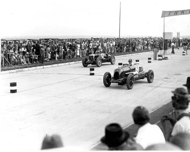 When the Eastern Road was first constructed in the 1930's speed trials were held there organised by Southsea Motor Club. In 1935 the Speed Trials attracted motorist from all over the country, not to mention very large crowds.