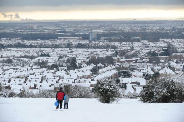 A snowy Portsmouth as seen from Portsdown Hill. Picture: Ian Hargreaves  (104128-5)