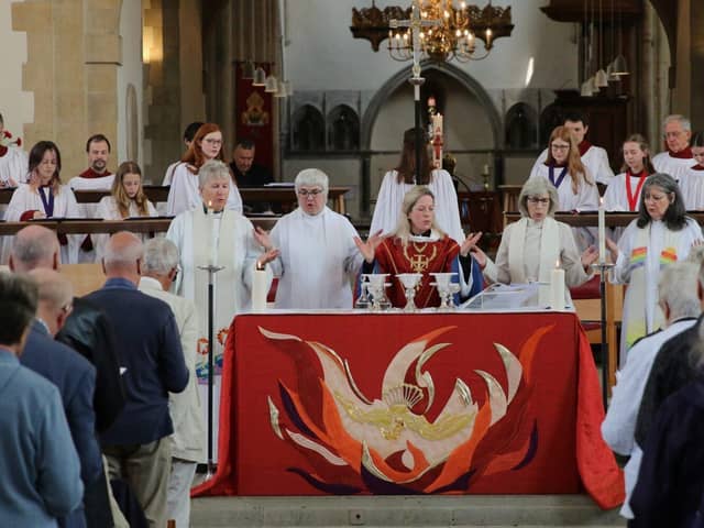 The Archdeacon of the Meon celebrates Communion alongside four women ordained as priests in 1994