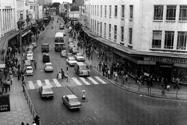 Traffic still flowing in Commercial Road in June 1972.