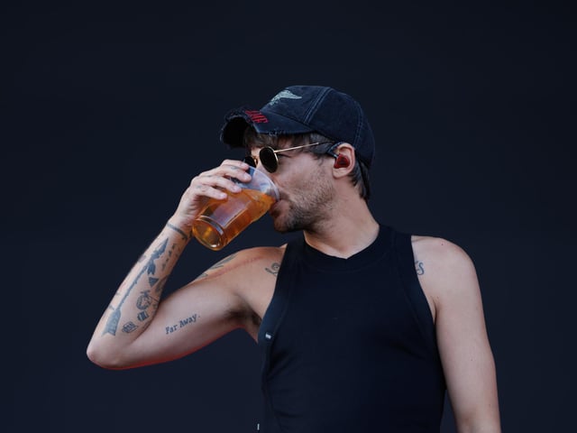 Pictured: Louis Tomlinson singing on the Common Stage Picture:Marcin Jedrysiak