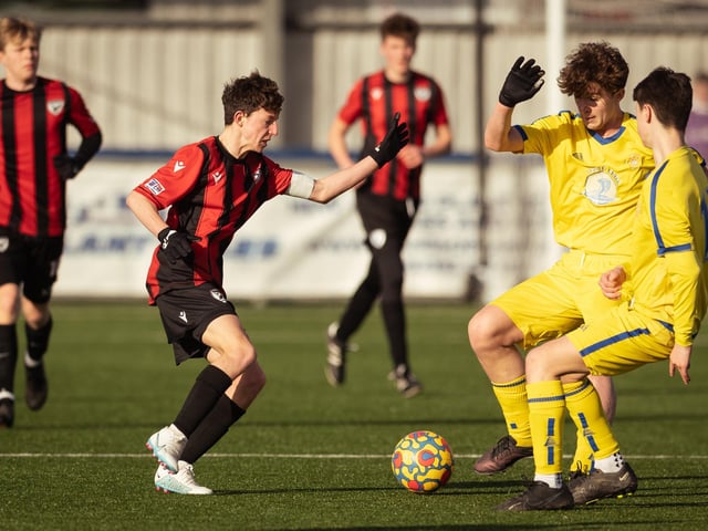 Action from the U16 GEC Marconi Invitation Cup final between Horndean Hawks Condors (red/black) and Pickwick Youth Panthers (yellow). Picture: Keith Woodland (260221-266)