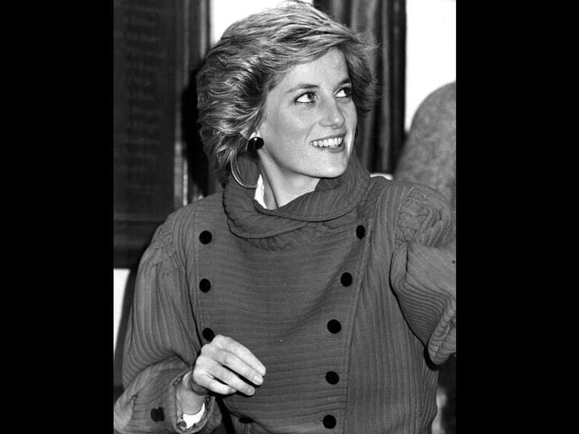 Diana during her solo visit to open the Fratton Community Association Community Centre Sports Hall in April 1986. The News PP177