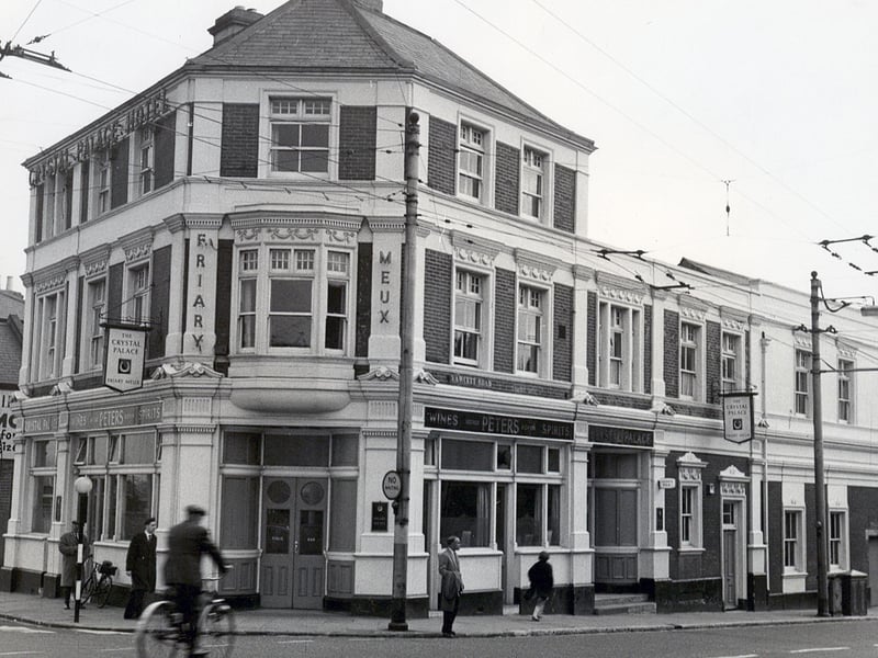 This pub used to be on Fawcett Road opposite Fratton Bridge. It used to be run by former Pompey player Jock Anderson who scored a goal in the 1939 F.A. Cup Final. It closed in 1972.
