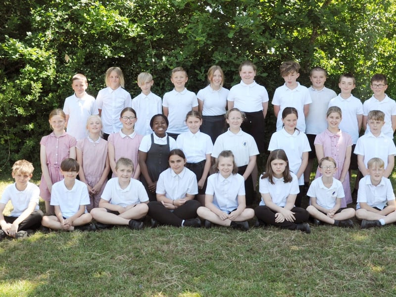 Wallisdean Junior School, class 7 in Fareham
