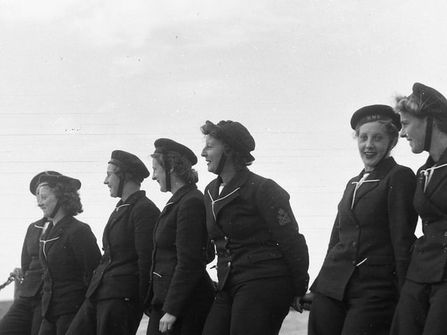 Wrens taking a break whilst stationed at HMS Vernon during the war DD014