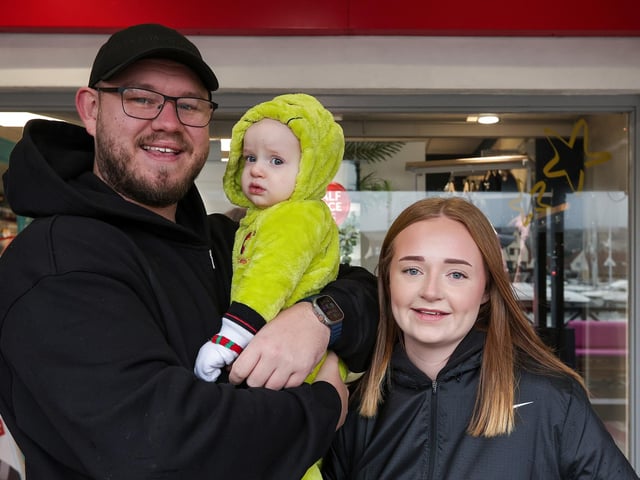 Bailey Caws with Sidney, 11 months, and Jordana Wright. Port Solent Christmas Market, Portsmouth
Picture: Chris Moorhouse (071224-11)